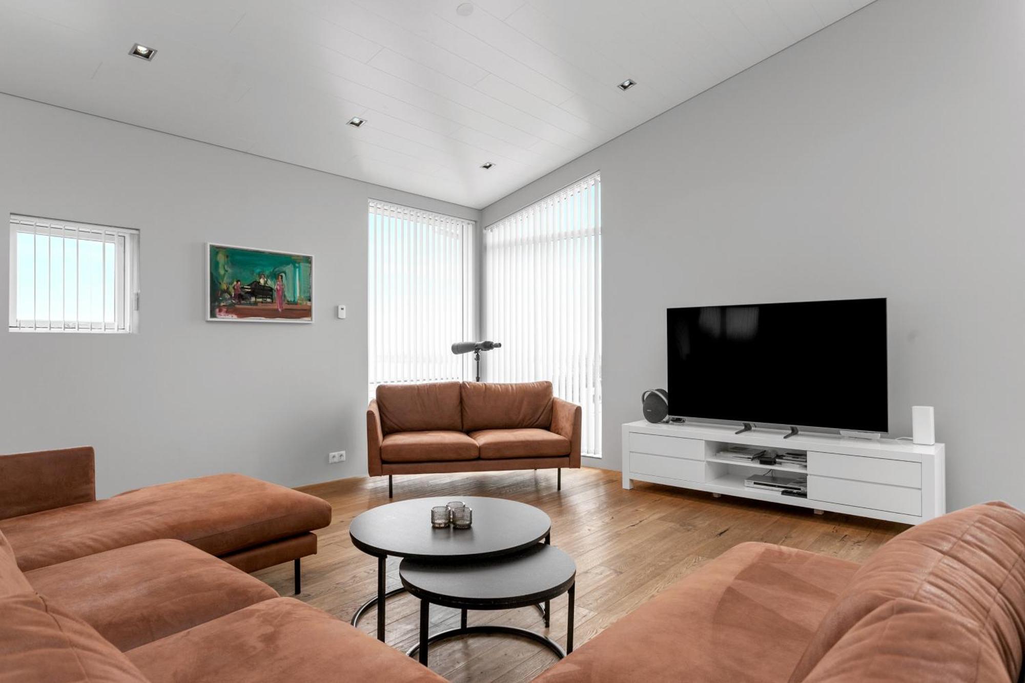 Luxury Villa With River View Laugaras Экстерьер фото