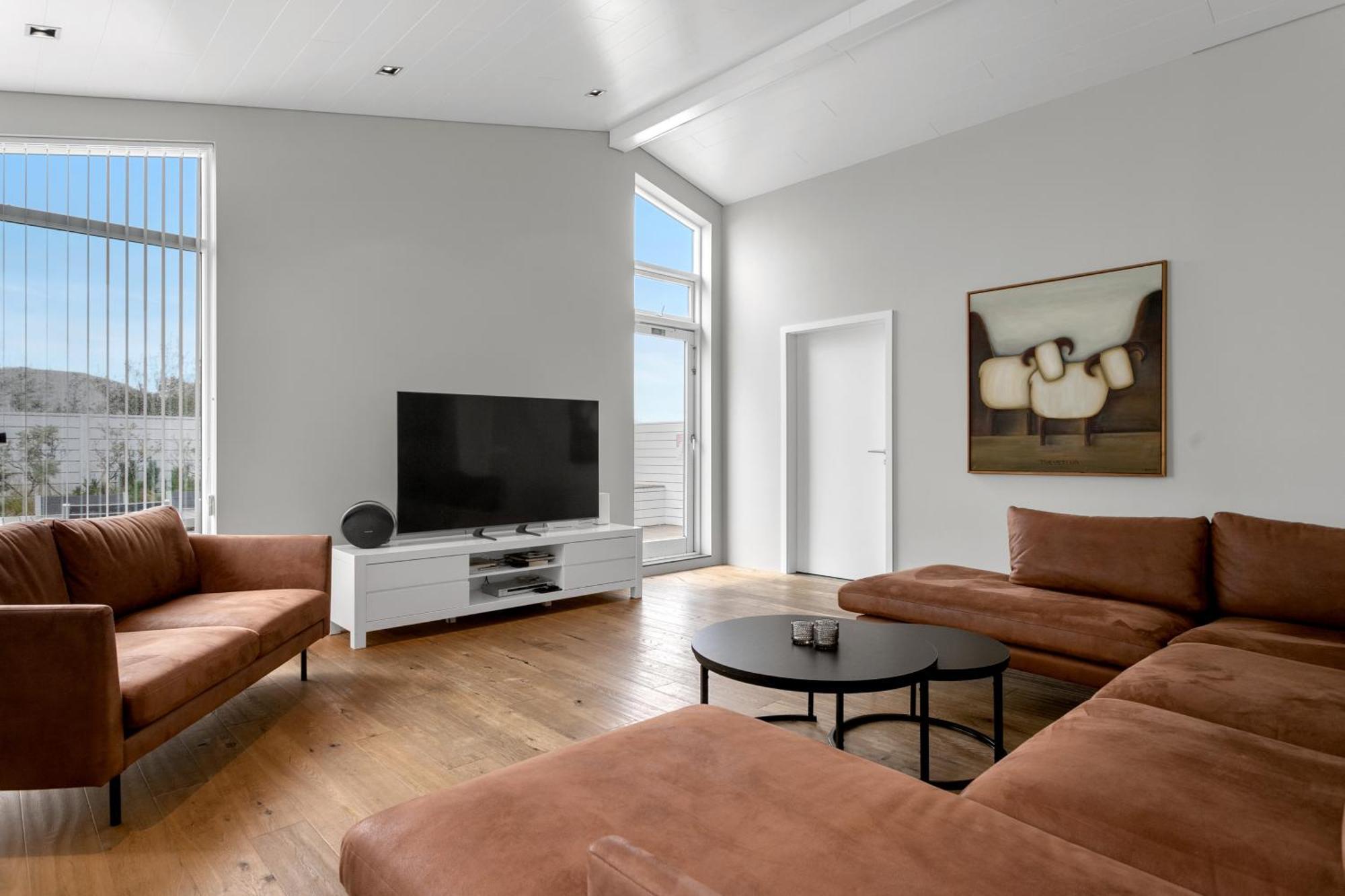 Luxury Villa With River View Laugaras Экстерьер фото