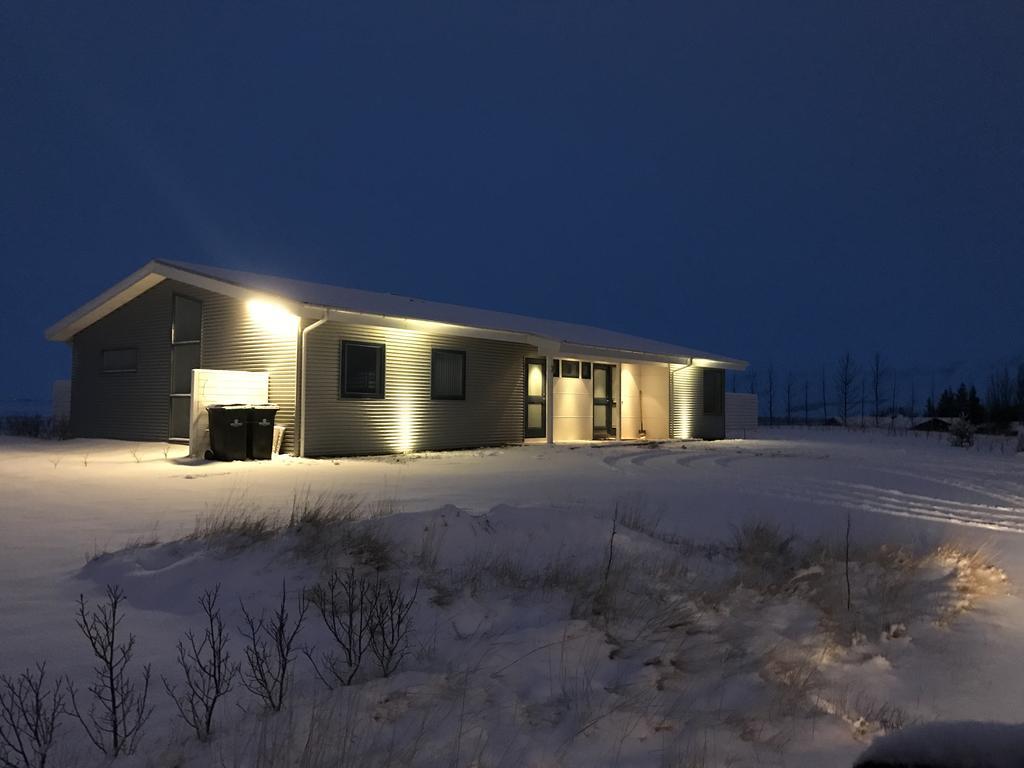 Luxury Villa With River View Laugaras Экстерьер фото